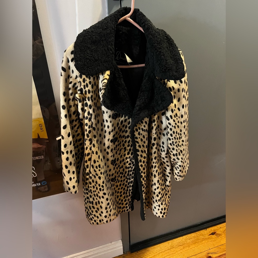 True vintage leopard fur coat - READ